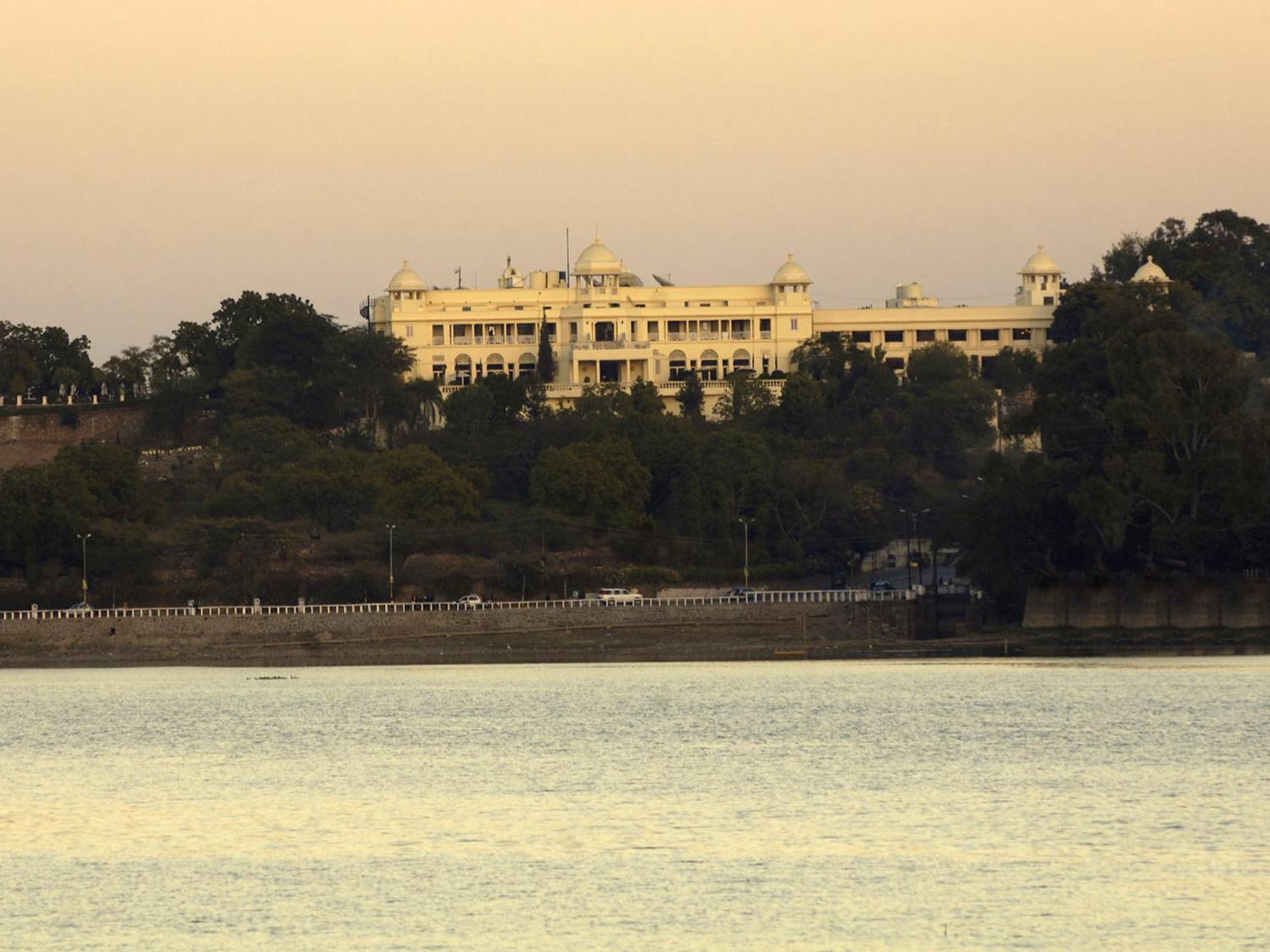 The Lalit Laxmi Vilas Palace Udaipur Extérieur photo