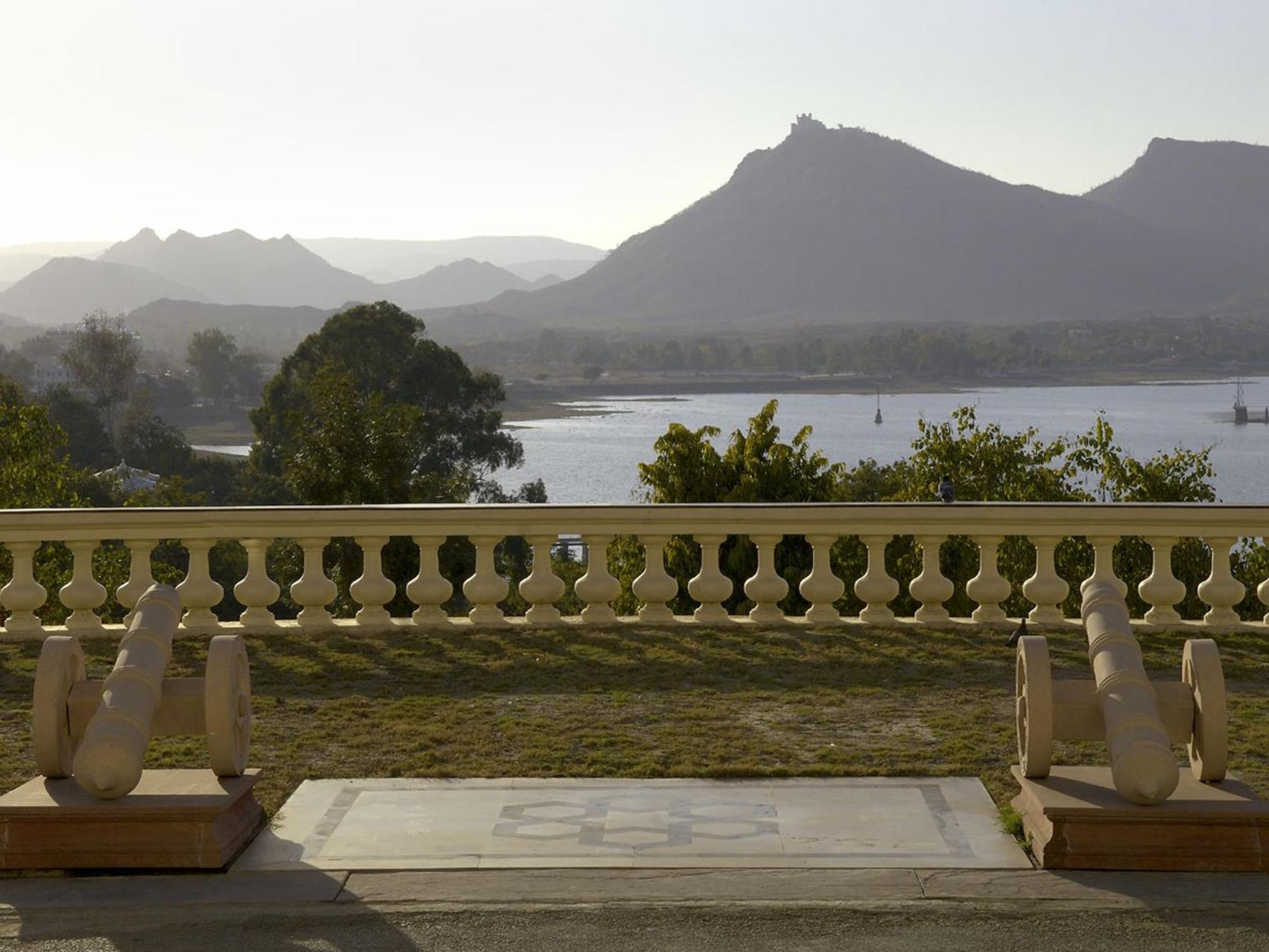 The Lalit Laxmi Vilas Palace Udaipur Extérieur photo