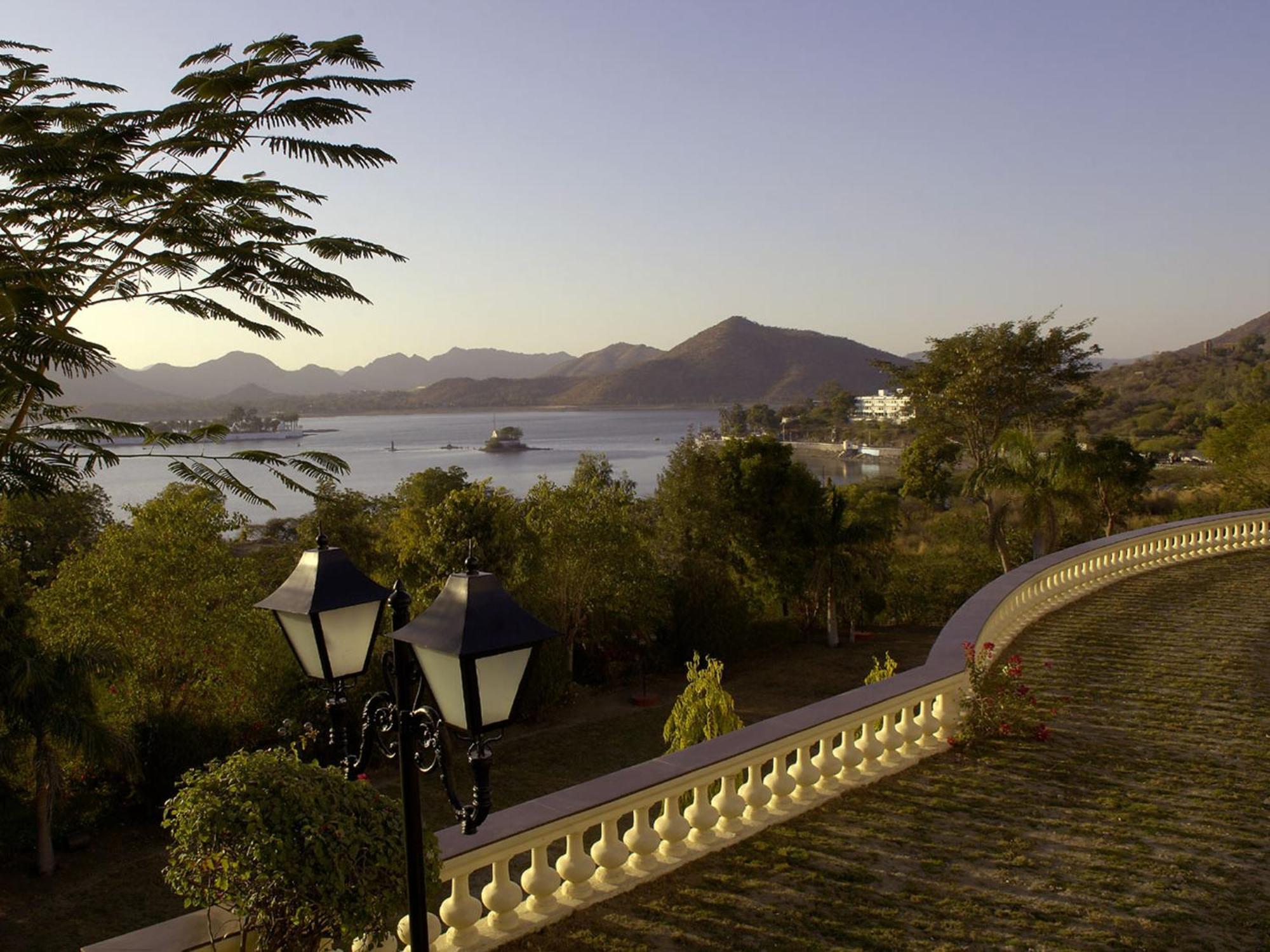 The Lalit Laxmi Vilas Palace Udaipur Extérieur photo